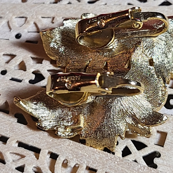 Clip on Earrings for sale vintage earrings gold pearl design - Picture 8 of 15